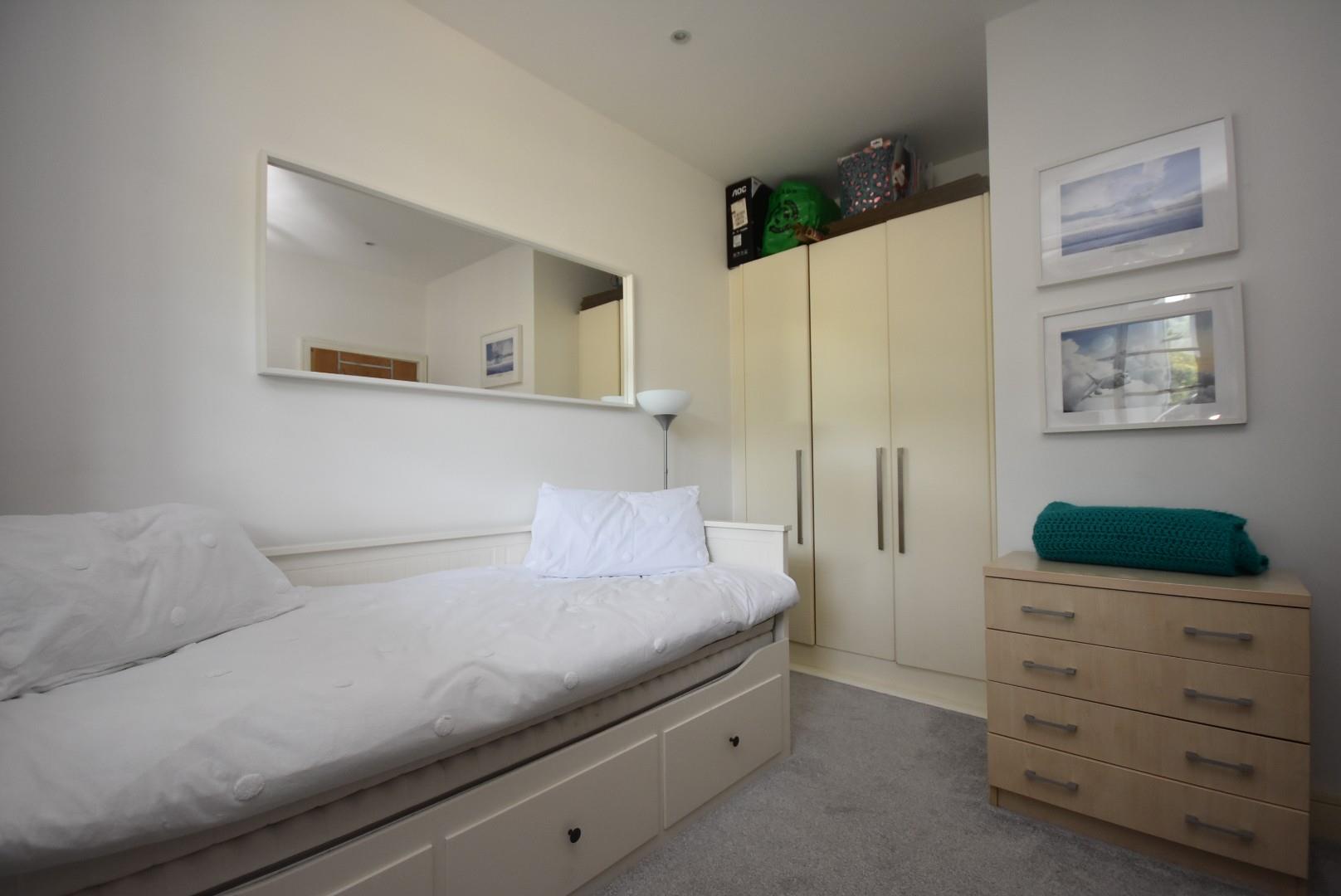 8 Woodlands, Hayes Point, Sully, CF64 5QE